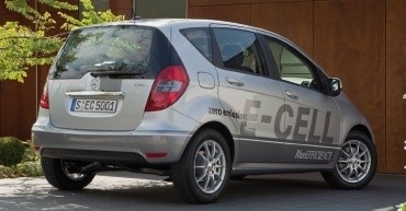 Schrägansicht des Fahrzeugs von hinten rechts