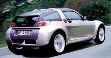 Schrägansicht des Fahrzeugs von hinten rechts