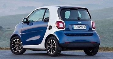 Schrägansicht des Fahrzeugs von hinten rechts